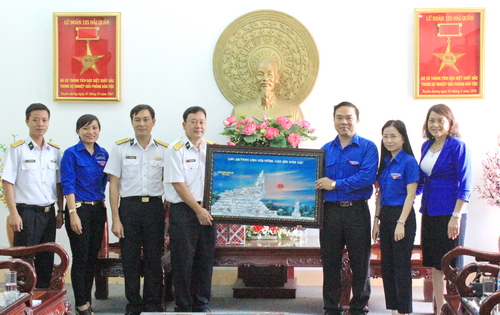 “Hành trình về với biển Đảo” tại Hải quân Vùng 2 (Cát Lái, Quận 2, TP. Hồ Chí Minh) 